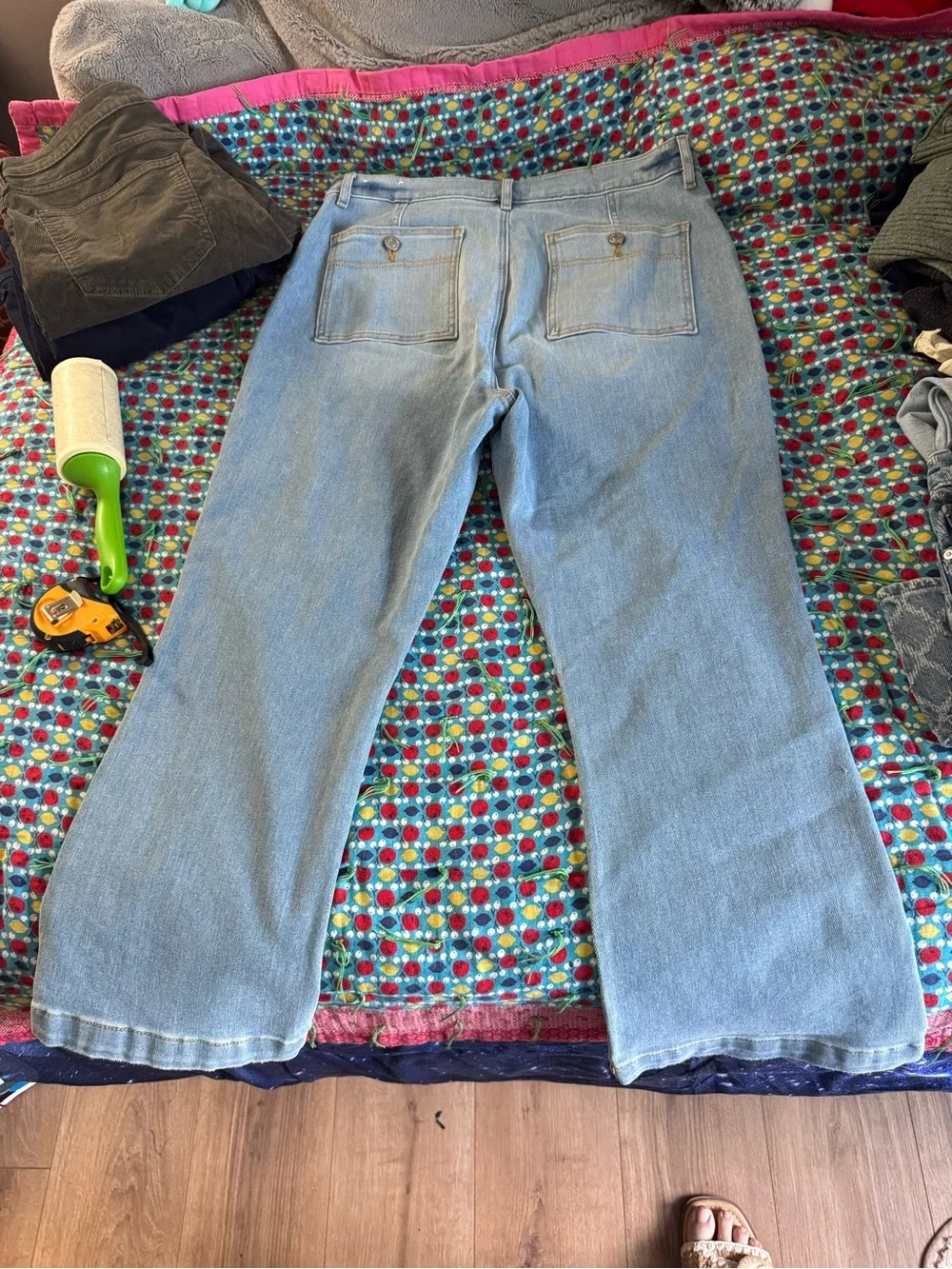 NWOT Patch Pocket Kick Crop Jeans in Bright Vintage Wash